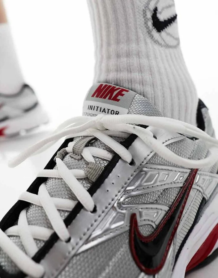 Nike Initiator sneakers in silver and black - Image 4