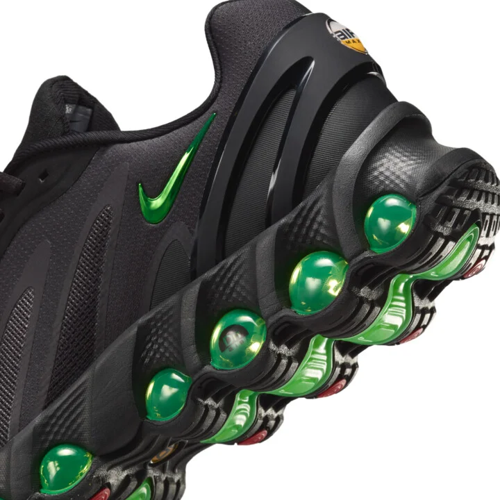 Nike Men's Air Max Dn8 Shoes in Black | IH4119-001 - Image 8