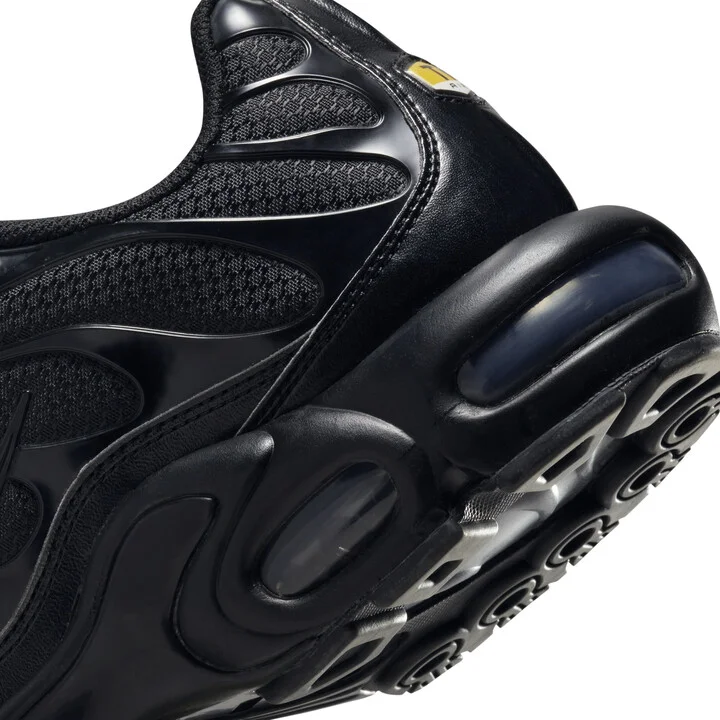 Nike Men's Air Max Plus Shoes in Black | 604133-050 - Image 9