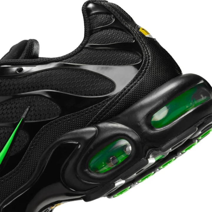 Nike Men's Air Max Plus Shoes in Black | DM0032-024 - Image 8