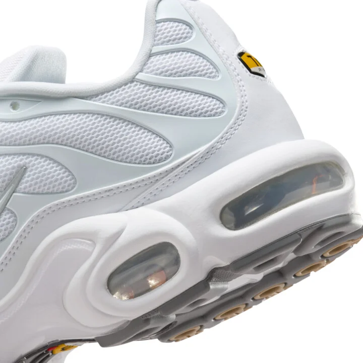 Nike Men's Air Max Plus Shoes in White | 604133-139 - Image 9