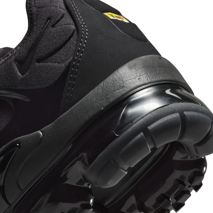 Nike Men's Air VaporMax Plus Shoes in Black | 924453-004 - Image 9