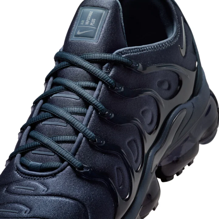 Nike Men's Air VaporMax Plus Shoes in Blue | IM2371-437 - Image 7