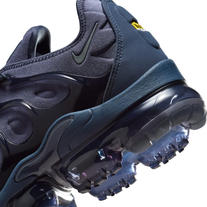 Nike Men's Air VaporMax Plus Shoes in Blue | IM2371-437 - Image 8