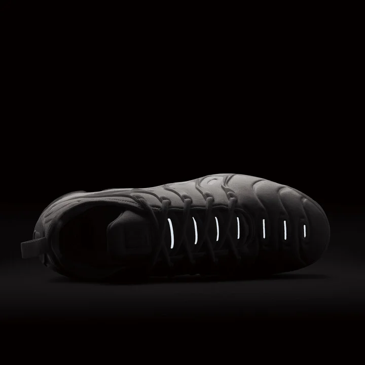 Nike Men's Air VaporMax Plus Shoes in White | 924453-100 - Image 7