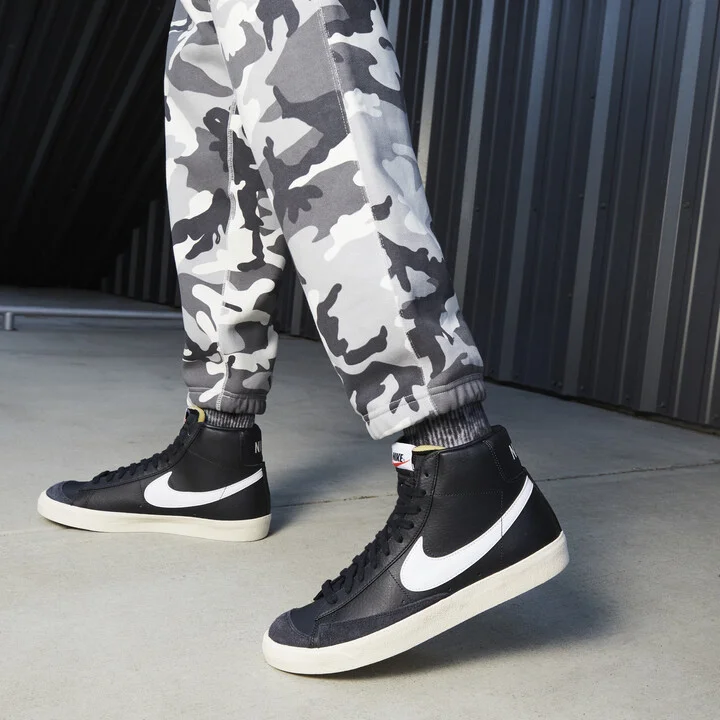 Nike Men's Blazer Mid '77 Vintage Shoes in Black | BQ6806-002 - Image 2