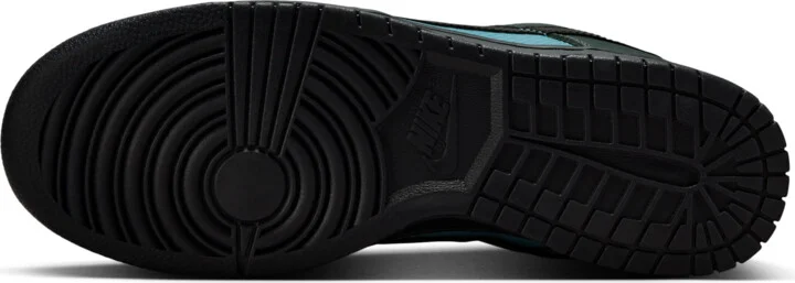 Nike Men's Dunk Low Retro SE Winterized Shoes in Green | FZ3052-300 - Image 2