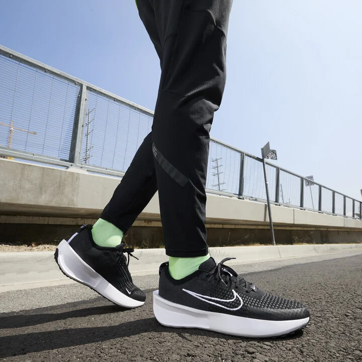 Nike Men's Interact Run Road Running Shoes in Black | FD2291-001 - Image 2