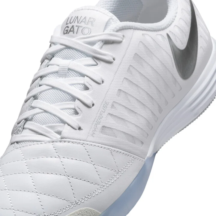 Nike Men's Lunargato II Indoor/Court Low-Top Soccer Shoes in White | 580456-105 - Image 7