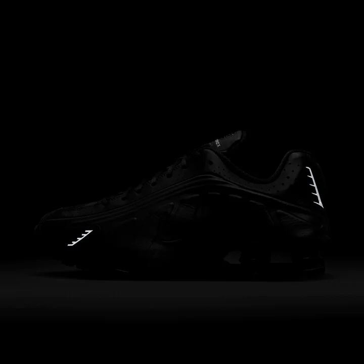 Nike Men's Shox R4 Shoes in Black | HQ1988-001 - Image 11