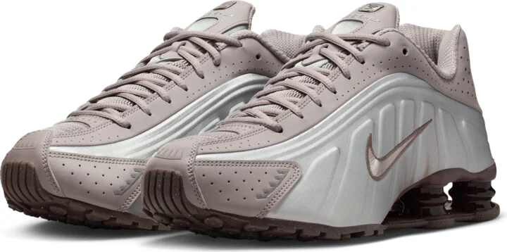 Nike Men's Shox R4 Shoes in Grey | HQ1988-200 - Image 5
