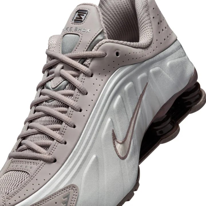 Nike Men's Shox R4 Shoes in Grey | HQ1988-200 - Image 7