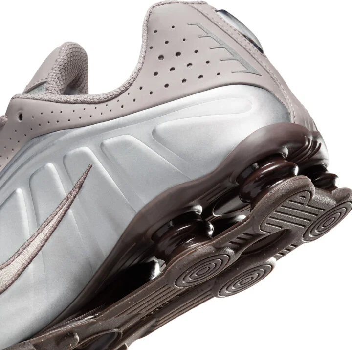 Nike Men's Shox R4 Shoes in Grey | HQ1988-200 - Image 8