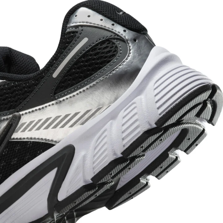 Nike Men's V5 RNR Shoes in Black | HJ5228-004 - Image 8