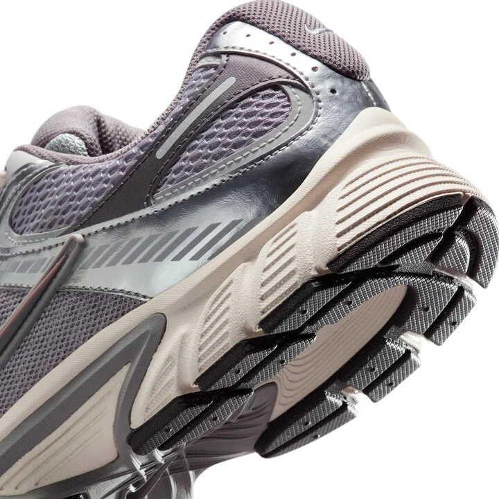 Nike Men's V5 RNR Shoes in Grey | HJ5228-003 - Image 8