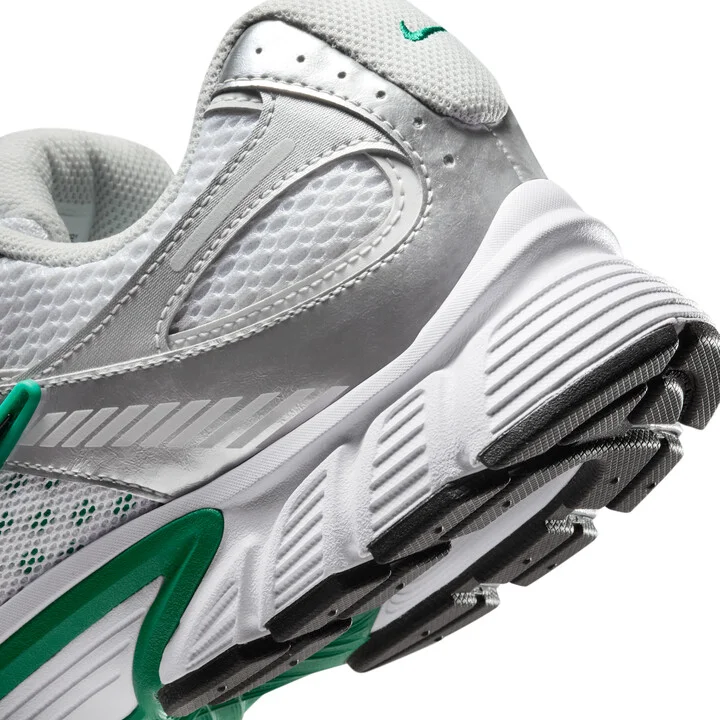 Nike Men's V5 RNR Shoes in White | HJ5228-100 - Image 8