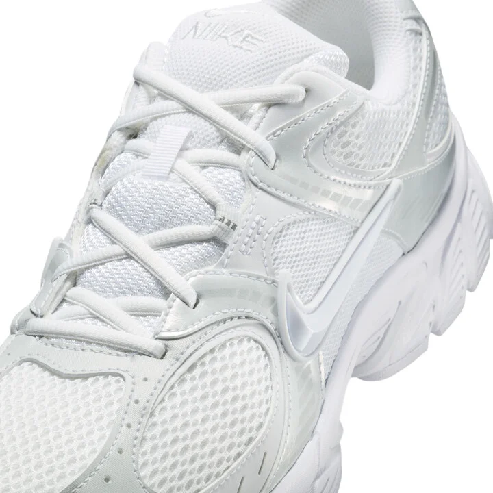 Nike Men's V5 RNR Shoes in White | HJ5228-101 - Image 7