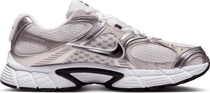 Nike Men's V5 RNR Shoes in White | HJ5228-104 - Image 3