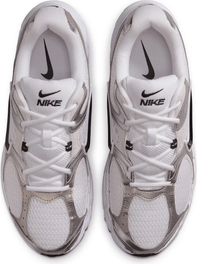 Nike Men's V5 RNR Shoes in White | HJ5228-104 - Image 4