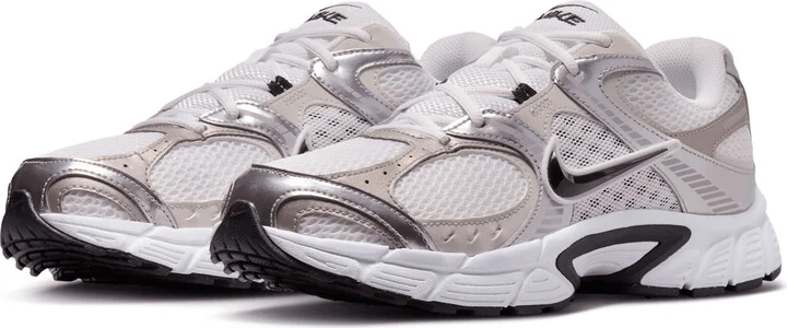 Nike Men's V5 RNR Shoes in White | HJ5228-104 - Image 5