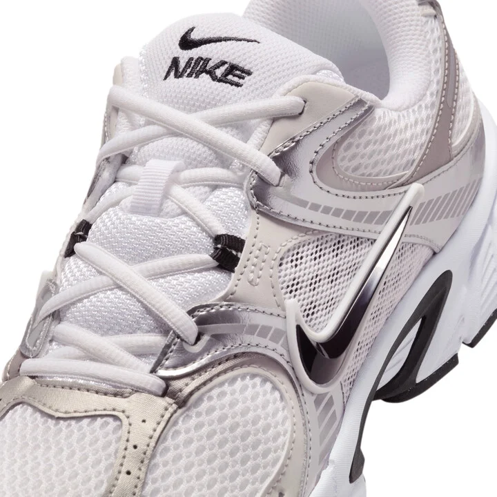 Nike Men's V5 RNR Shoes in White | HJ5228-104 - Image 7