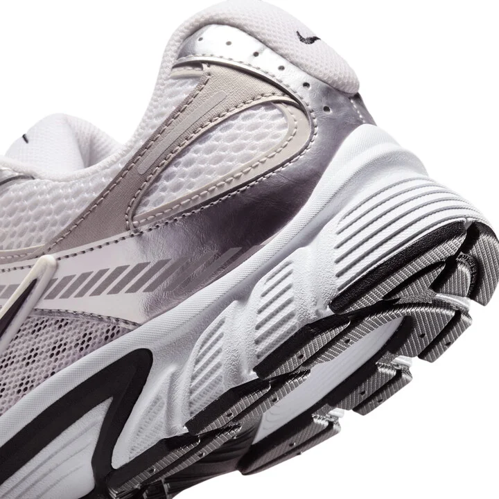 Nike Men's V5 RNR Shoes in White | HJ5228-104 - Image 8