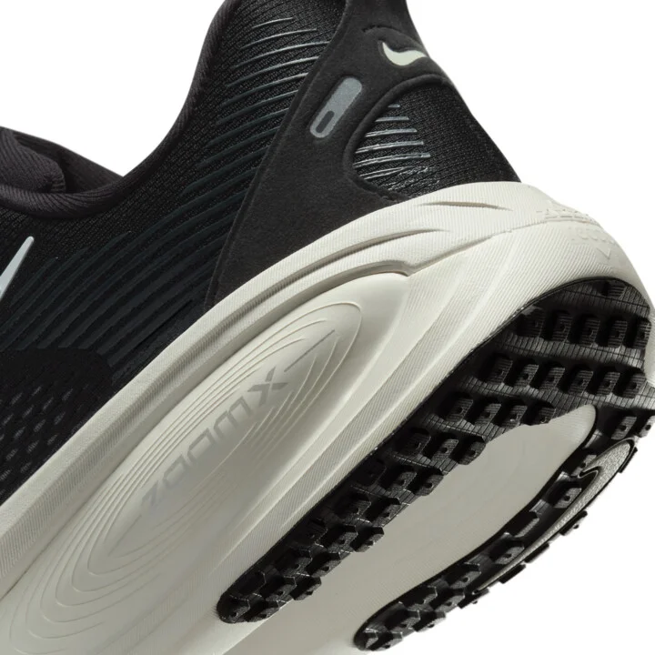 Nike Men's Vomero 18 Road Running Shoes (Extra Wide) in Black | IF0514-002 - Image 8