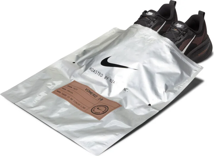 Nike Men's Vomero 18 Road Running Shoes in Black | IH4454-001 - Image 9