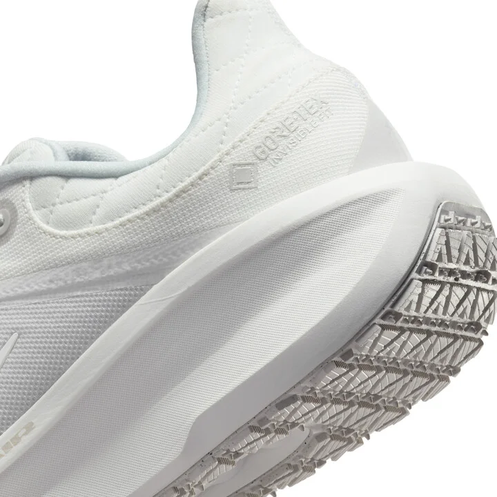 Nike Men's Winflo 11 GORE-TEX Waterproof Road Running Shoes in White | FQ1358-101 - Image 8