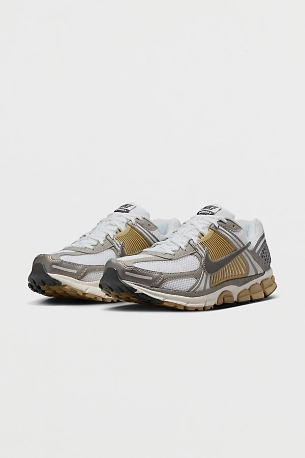 Nike Men's Zoom Vomero 5 Metallic Gold Sneaker in Metallic Pewter/Parachute Beige/White - Image 2