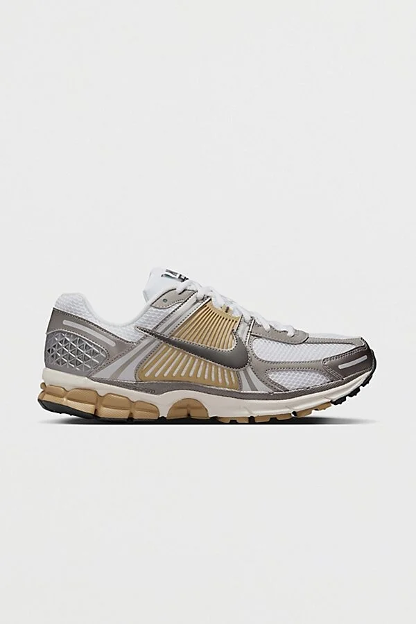 Nike Men's Zoom Vomero 5 Metallic Gold Sneaker in Metallic Pewter/Parachute Beige/White