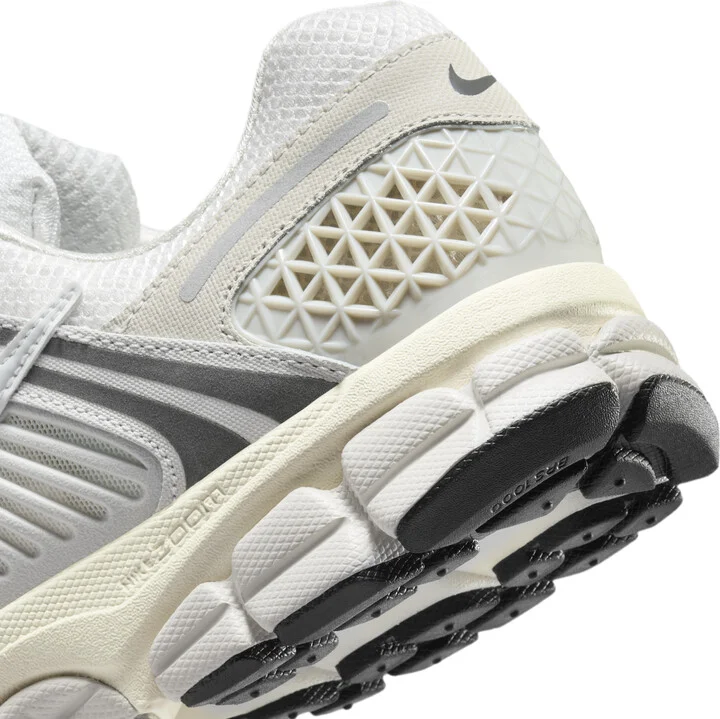 Nike Men's Zoom Vomero 5 SE Shoes in Grey | HF0731-007 - Image 8