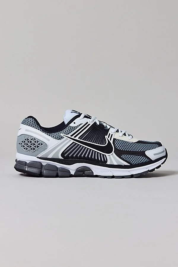 Nike Men's Zoom Vomero 5 SE SP Sneaker in White/Racer Blue - Image 3