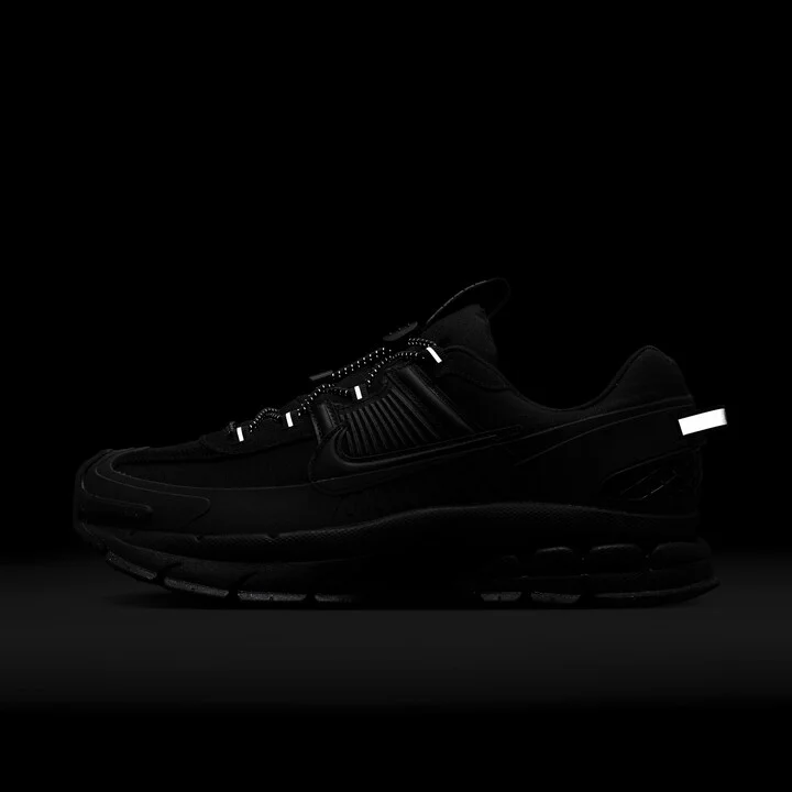 Nike Men's Zoom Vomero Roam Winterized Shoes in Black | FV2295-002 - Image 9