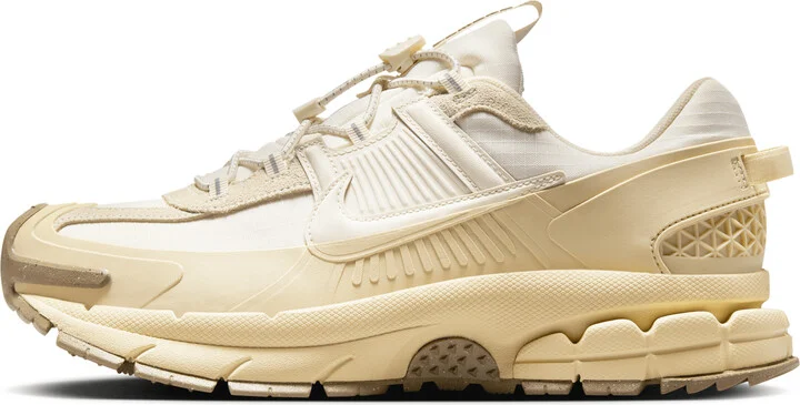 Nike Men's Zoom Vomero Roam Winterized Shoes in Brown | FV2295-101