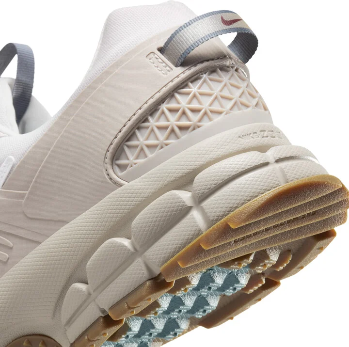 Nike Men's Zoom Vomero Roam Winterized Shoes in Grey | HV4294-009 - Image 8
