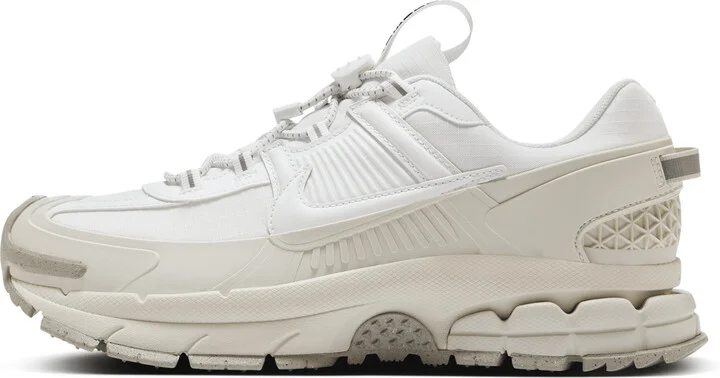 Nike Men's Zoom Vomero Roam Winterized Shoes in White | HV5951-100