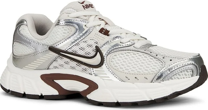 Nike Nike V5 Runner Sneaker in Cream - Image 2