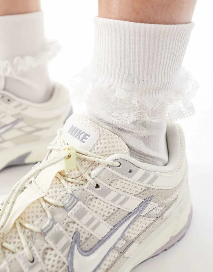 Nike P-6000 sneakers in off white and gray - Image 4