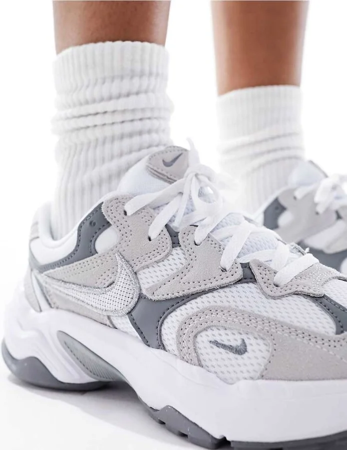 Nike Runninspo sneakers in gray and white detail - Image 3