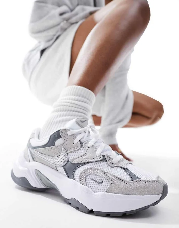 Nike Runninspo sneakers in gray and white detail
