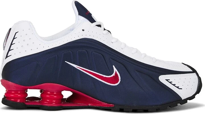 Nike Shox R4 Sneaker in Black