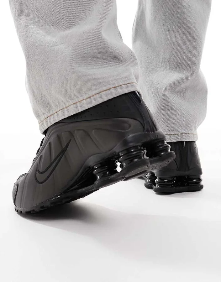 Nike Shox R4 sneakers in black - Image 2