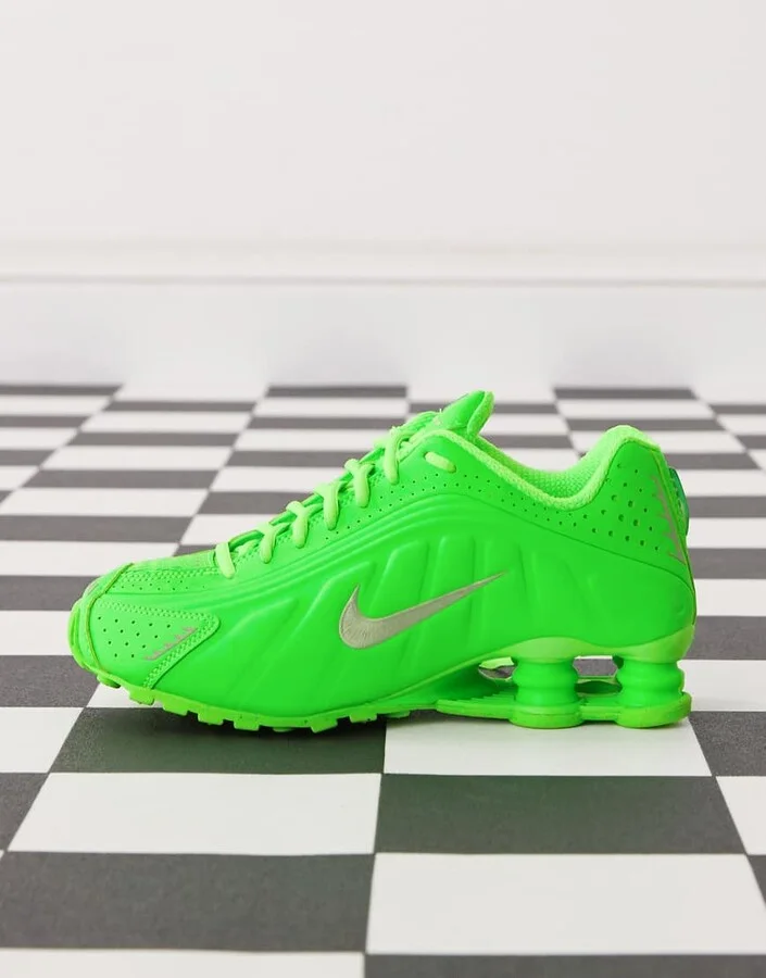 Nike Shox R4 sneakers in green - Image 2