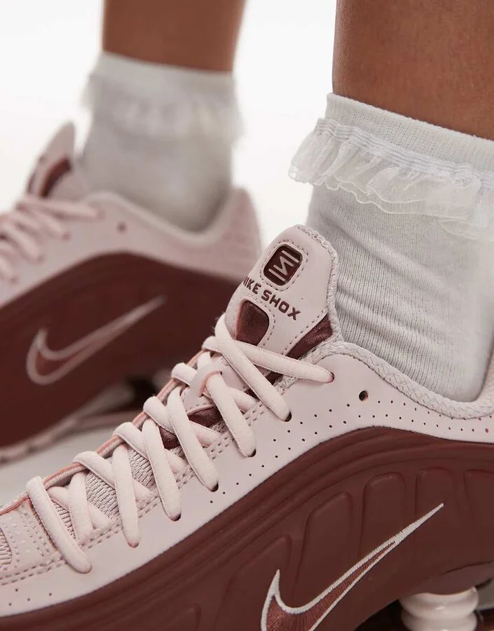 Nike Shox R4 sneakers in light pink - Image 3