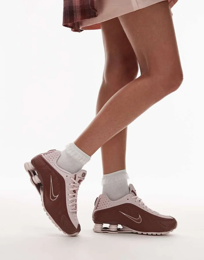 Nike Shox R4 sneakers in light pink