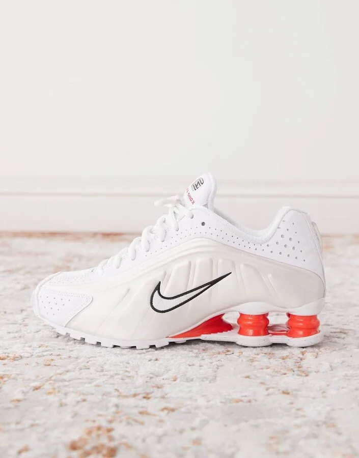 Nike Shox R4 sneakers in white and red - Image 2