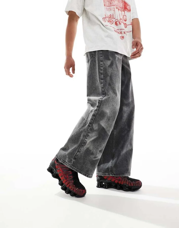 Nike Shox TL sneakers in black and red - Image 3