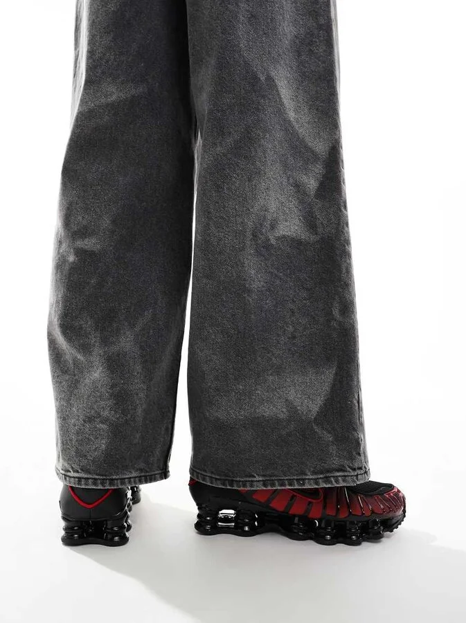 Nike Shox TL sneakers in black and red - Image 4