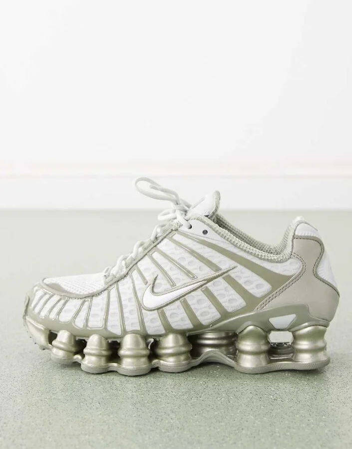 Nike Shox TL sneakers in light green - Image 2
